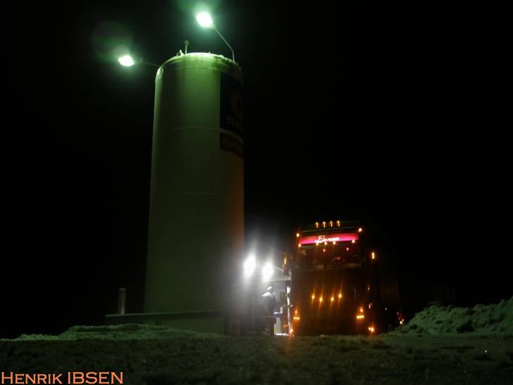 Aktiv Containerservice - D. 7 - 8 Januar, var jeg med på tur igen, men denne gang gik turen til Norge, med løg til Larvik. Men først skulle der lige tankes op. billede 106