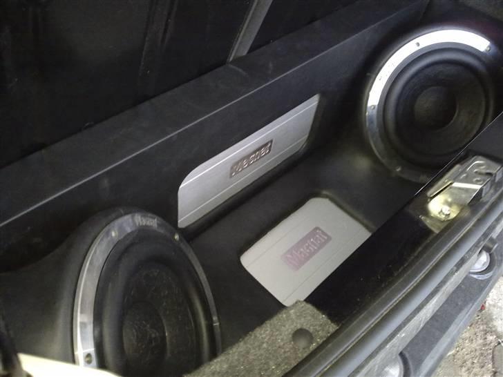 Aygo Bagagerums Projekt - Det ser sku godt ud hvis jeg skal sige det selv, nu mangler vi "kun" hattehylden med orange lysdioder og få det hele kørt over med en klud. billede 6