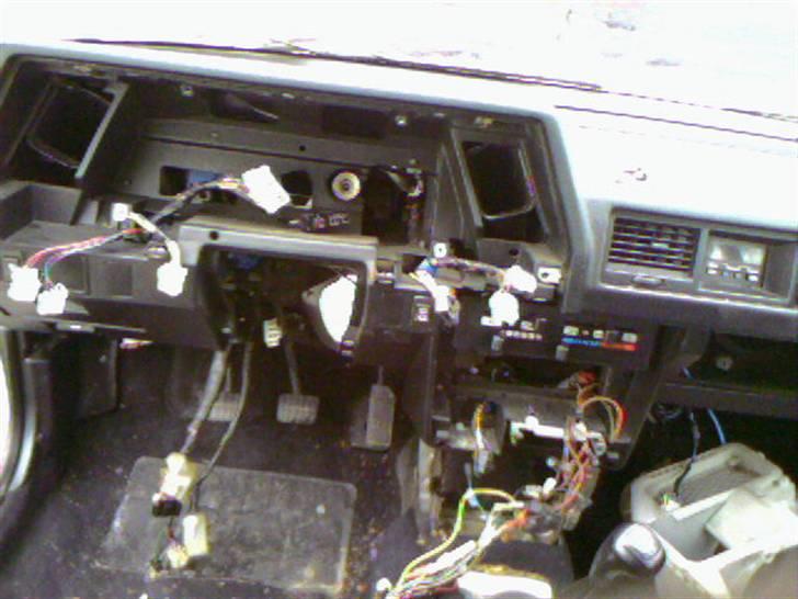 Motorskift til GTI 16v. - Så skal vi ha ledningsnettet ud.. da der er styreboks på GTI modellen.. billede 7