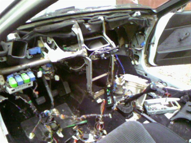 Motorskift til GTI 16v. - Noget være rod.. (men ser man nu tit som elektriker) hehe billede 10