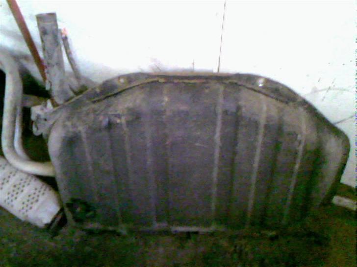 Motorskift til GTI 16v. - Benzin tanken skulle oz byttes rundt, da den nye GTI motor er mere computer styret.. billede 14