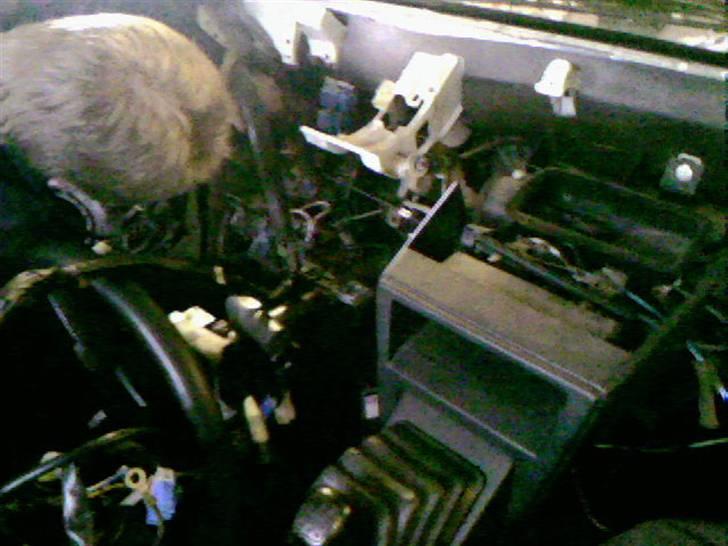 Motorskift til GTI 16v. - Så bikser vi med at få det nye ledningsnet på plads.. billede 21