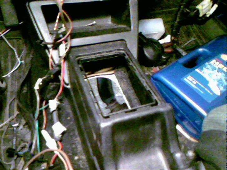 Motorskift til GTI 16v. - Jah, gearstangen og resten skulle oz byttes rundt, da den er kortere i den nye..
så kunne ikke komme i 2,4 og bak gear.. det går jo ikke :) billede 22