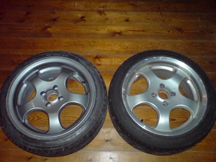 Rep. af fælge - Her ses forskellen på den ene færdige fælg, og en af de gamle. billede 5