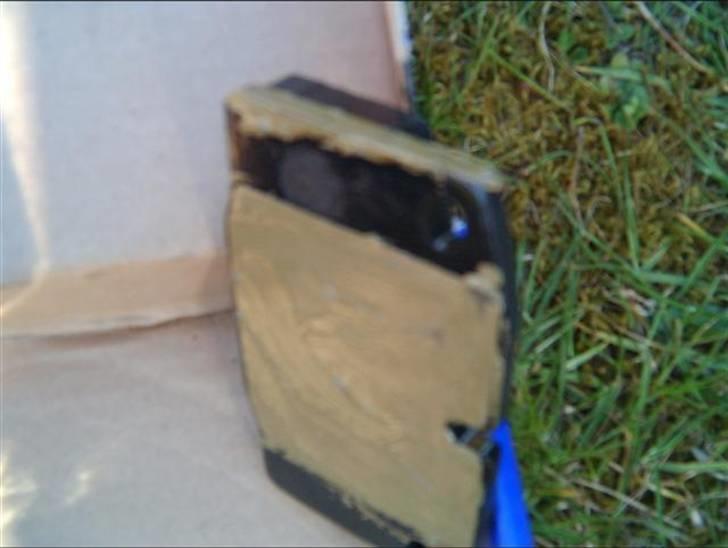 Skift af bremseklodser og skiver - Klodserne skal have kobberfedt på anlægsfladerne, IKKE på belægningen. billede 13