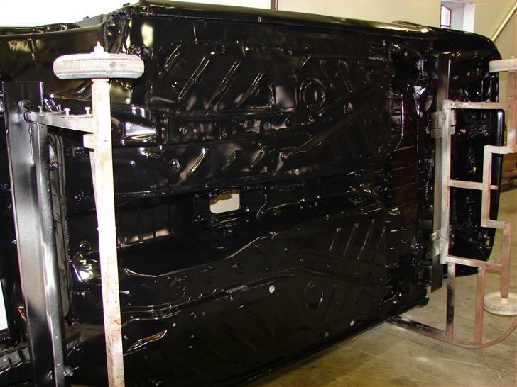 Golf 2 syncro projekt  - D.8-1-10 Bilen er blivet sandblæst for sidste gang og blevet metaliseret og har fået epoxy så den er klar til maler billede 42