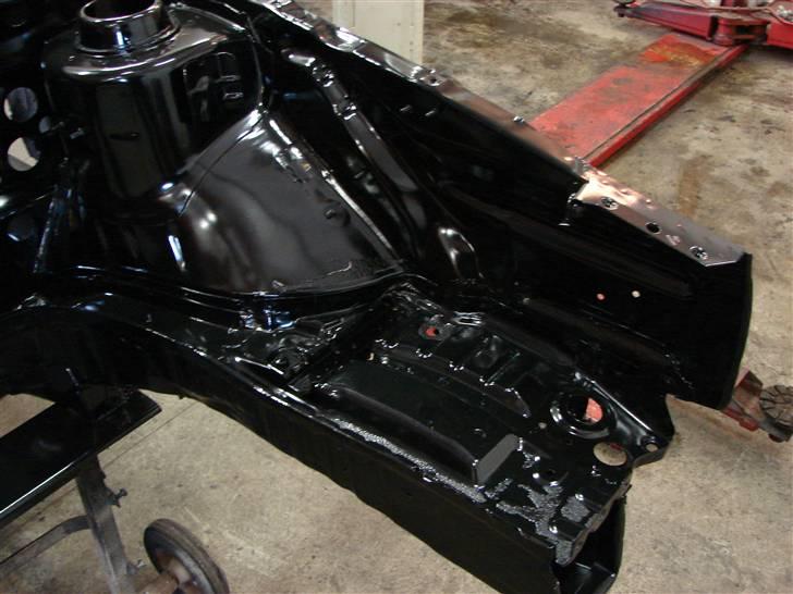 Golf 2 syncro projekt  - D.8-1-10 Bilen er blivet sandblæst for sidste gang og blevet metaliseret og har fået epoxy så den er klar til maler billede 46