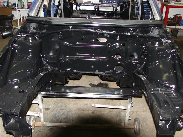 Golf 2 syncro projekt  - D.8-1-10 Bilen er blivet sandblæst for sidste gang og blevet metaliseret og har fået epoxy så den er klar til maler billede 47