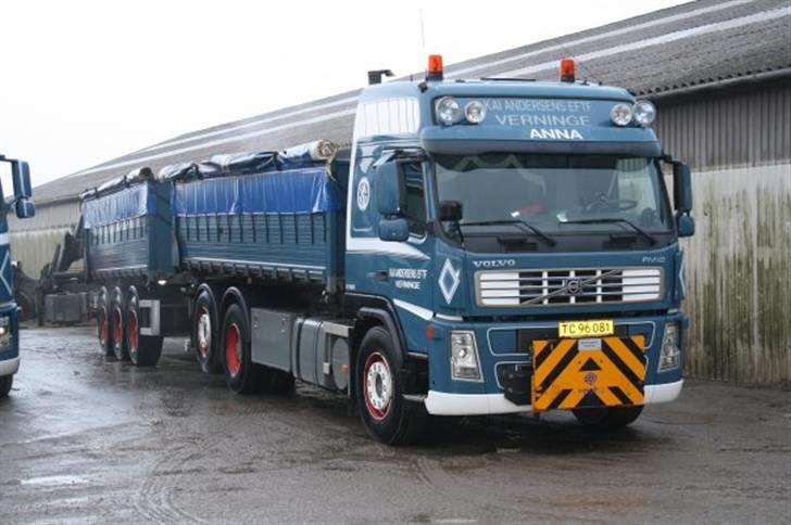 Lastbiler Kai Andersens eftf. - Simon ved og vaske vognen. billede 25