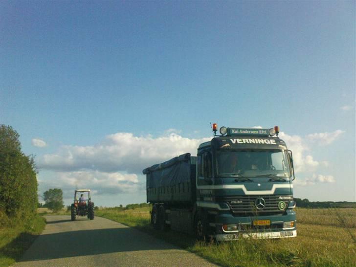 Lastbiler Kai Andersens eftf. - Min fars Gamle actros inden han fik scania'en. Meget bedre lyd i scania'en :-) billede 44