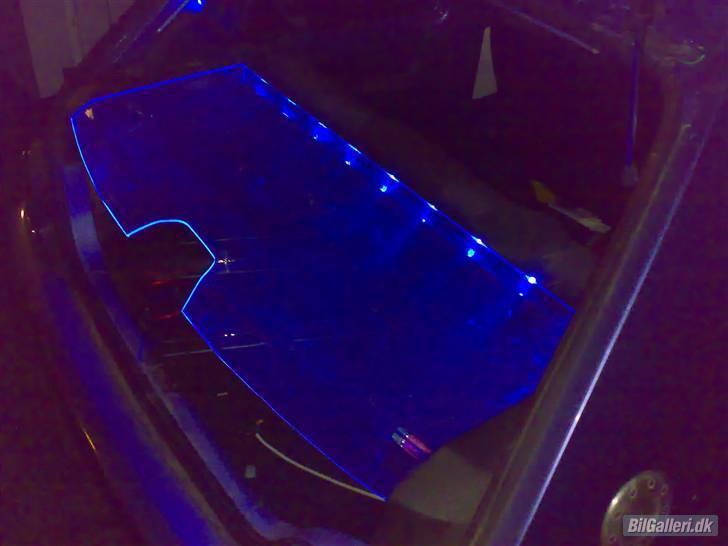 Lidt forskellige ting jeg har lavet.. - Hathylde i Acryl med indbyggede dioder.. billede 1