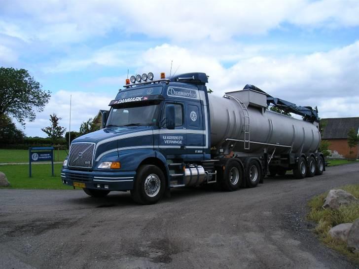 Lastbiler Kai Andersens eftf. - Jan med gylletrailer. billede 131