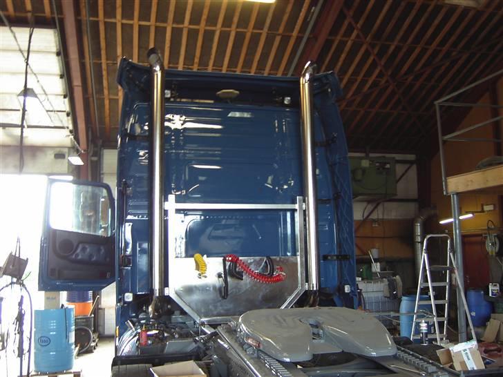 Lastbiler Kai Andersens eftf. - Så fik jan sat sine rør på så den kan komme af med noget luft. ;-) billede 146