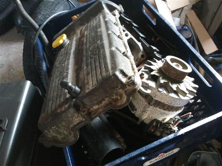 Opbygning af 2.0 dohc 16v turbo "motor" - Noget ventildæksel til den gamle 8v top billede 3