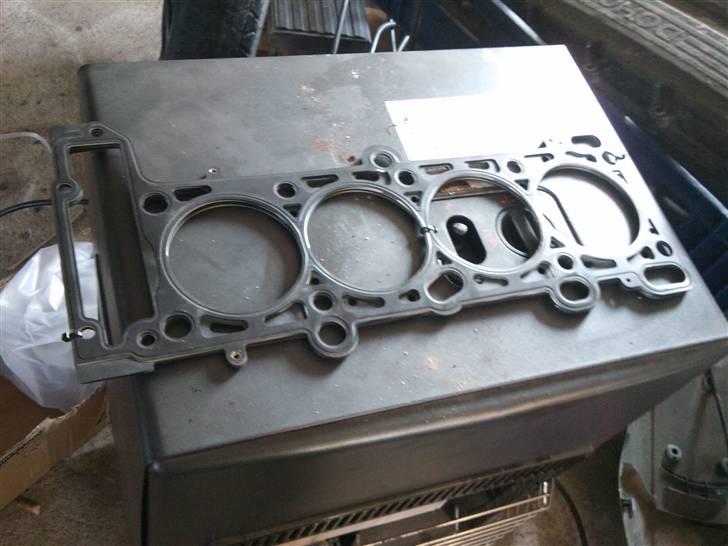 Opbygning af 2.0 dohc 16v turbo "motor" - Den nye turbotoppakning 3mm tyk billede 4