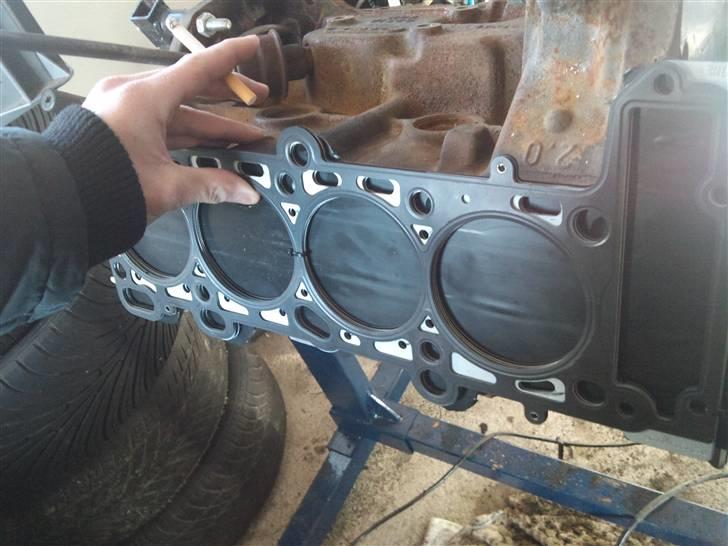 Opbygning af 2.0 dohc 16v turbo "motor" - Den nye turbotoppakning 3mm tyk billede 5