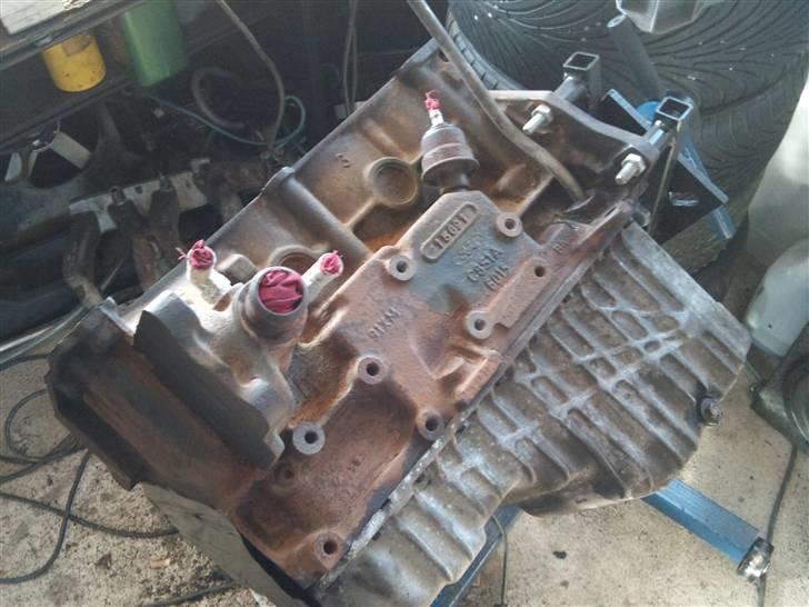 Opbygning af 2.0 dohc 16v turbo "motor" - Motor blokken 
så den klar til at blive sandblæst og lakeret 

(2.0 dohc) billede 7
