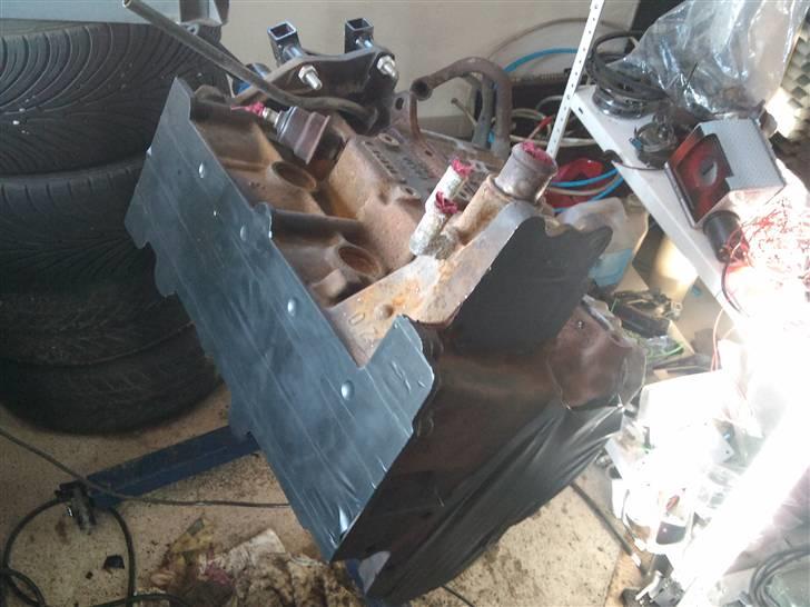 Opbygning af 2.0 dohc 16v turbo "motor" - Motor blokken 
så den klar til at blive sandblæst og lakeret 

(2.0 dohc) billede 8