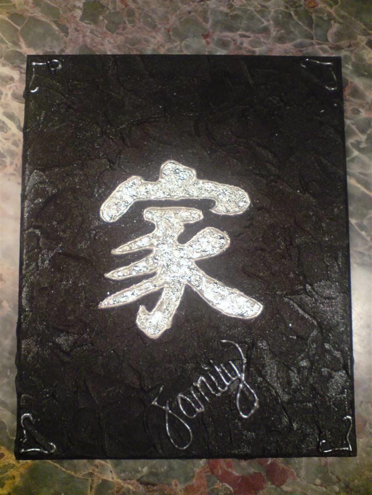 - Lidt tegninger - - Forsøg med noget spartel og bladsølv . . tegnet står for familie . . billede 23