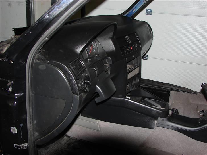 Golf 2 syncro projekt  - D.16-1-10
Så blev instrumentbordet tilpasset og færdig det har næsten taget en månede sammenlagt med det hele da alt skal laves om. billede 50