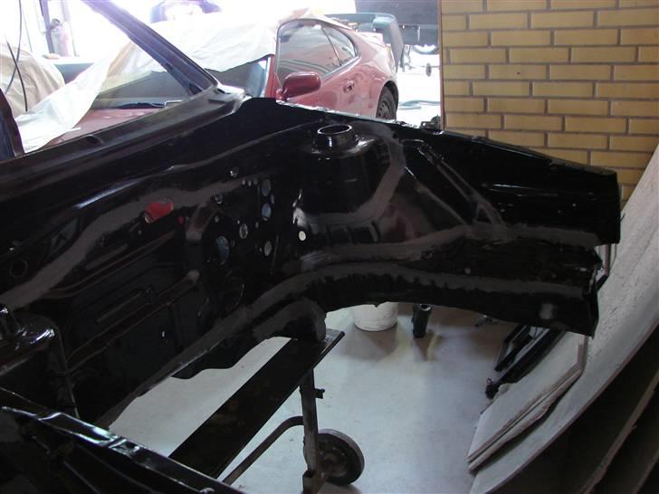 Golf 2 syncro projekt  - D.23-1-10 Bilen er blevet slebet og kittet i alle samlinger så den er klar til at blive malet billede 54