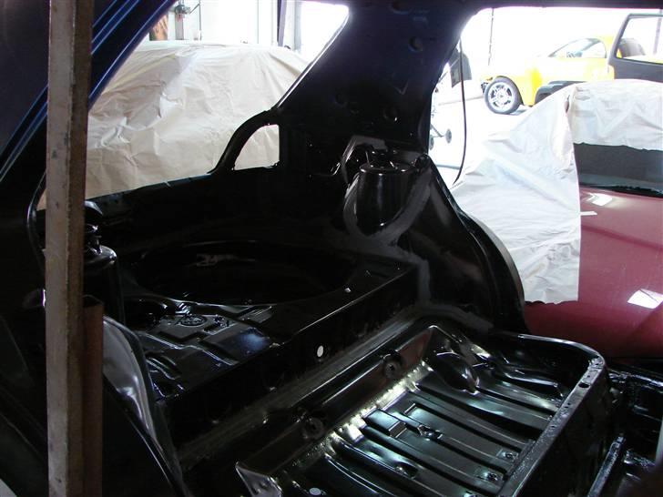 Golf 2 syncro projekt  - D.23-1-10 Bilen er blevet slebet og kittet i alle samlinger så den er klar til at blive malet billede 56