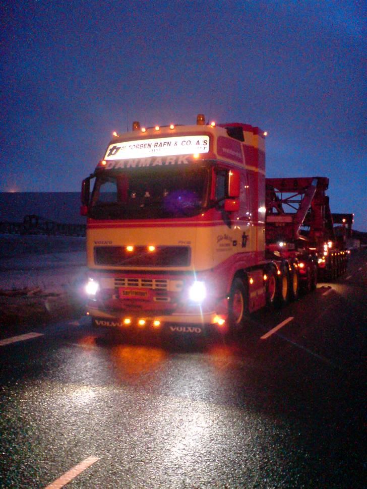 Volvo FH16 660 8x4 - Per´s gamle futtog :-)
Nu kommer der ikke mere lys fremad.. Kun bagud hehe billede 76