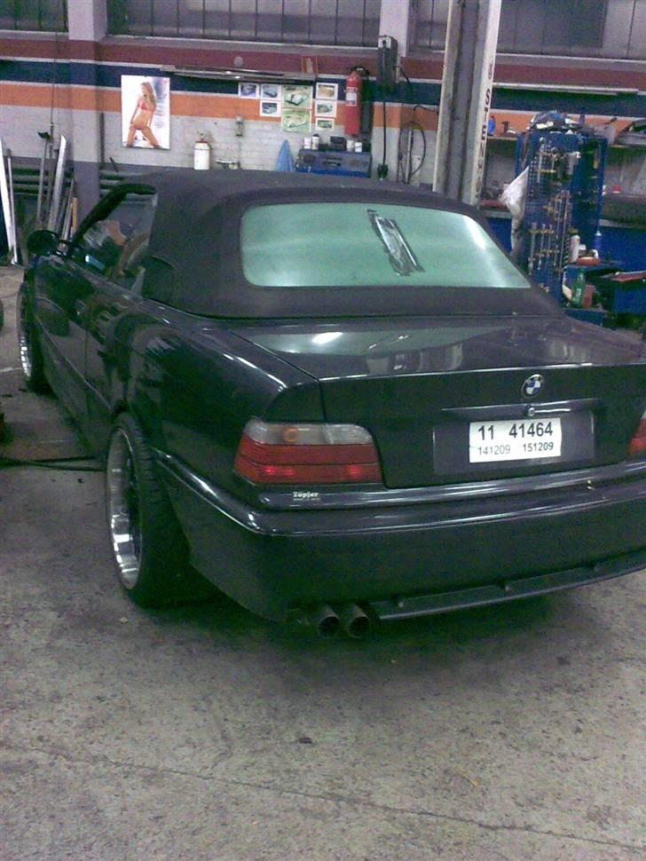 Bmw 325i cabrio .M3 motor. Bilen er beslaglagt at told og skat . Men kan købes  billede 2