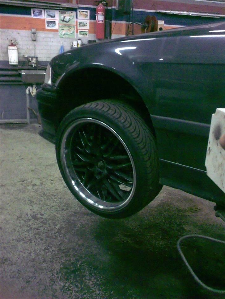 Bmw 325i cabrio .M3 motor. Bilen er beslaglagt at told og skat . Men kan købes  billede 3