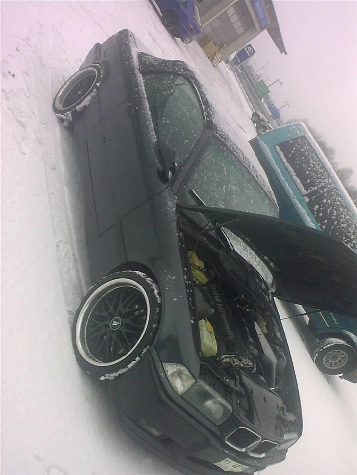 Bmw 325i cabrio .M3 motor. Bilen er beslaglagt at told og skat . Men kan købes  billede 4