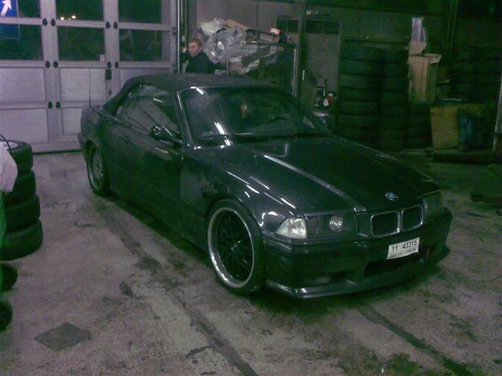 Bmw 325i cabrio .M3 motor. Bilen er beslaglagt at told og skat . Men kan købes  billede 5