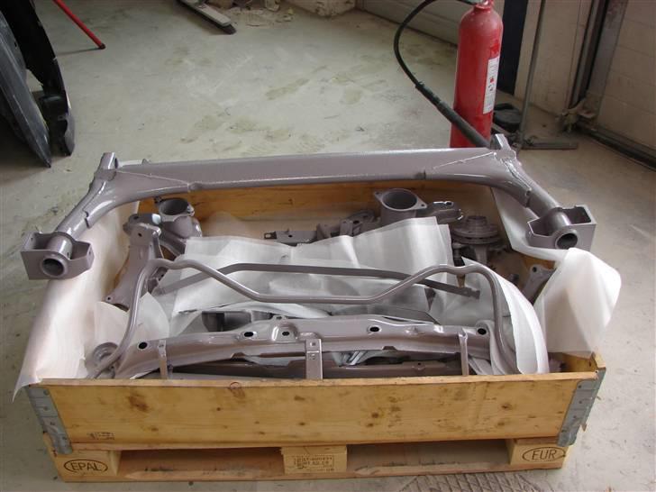 Golf 2 syncro projekt  - D.10-2-10 har fået mine dele tilbage fra sandblæsning de er blevet sandplæst og metaliseret og fået epoxy nu skal de bare lige have lidt maling så de kan blive samlet billede 62