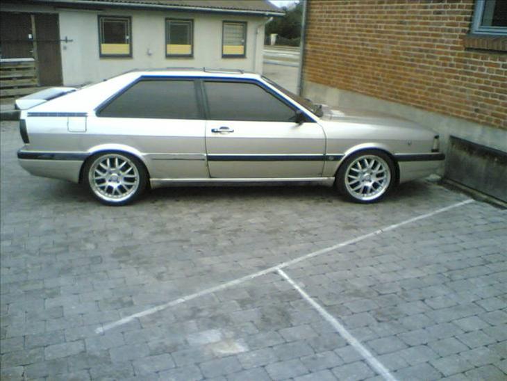 {{currentPhoto.altText}} billede {{currentPhoto.number}}