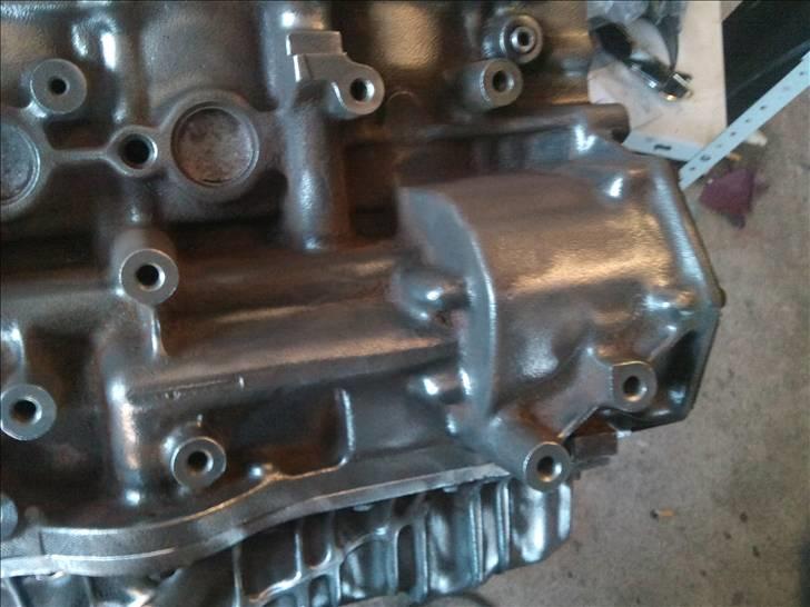 Opbygning af 2.0 dohc 16v turbo "motor" - Så fik motoren lige en omgang, med en ruterende stålbørst billede 10