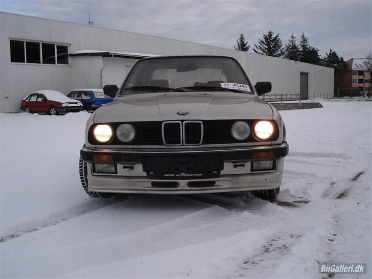 Så begynder E30´eren at tage form ;) - Ja standard..... det var dengang billede 1
