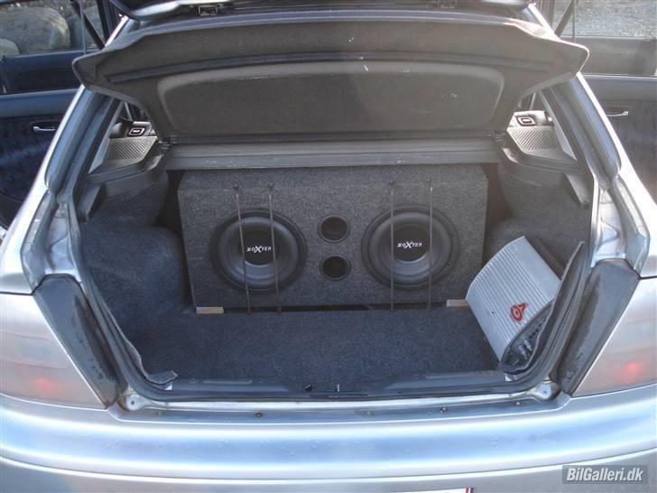 Så begynder E30´eren at tage form ;) - Har fundet min gamle sub og forstærker igen. 2x10" på 1200rms watt pr. stk. billede 12