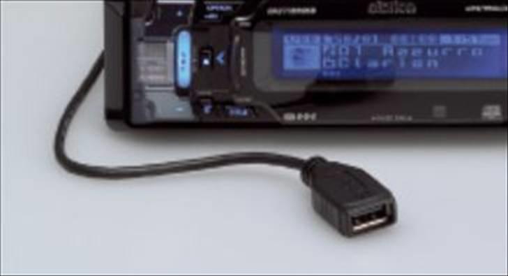 Så begynder E30´eren at tage form ;) - Og denne mega fede headunit. spiller virkelig godt og klart. og så er der over 700 forskellige farve indstillinger, så den blænder godt ind i BMW`s røde farver billede 16