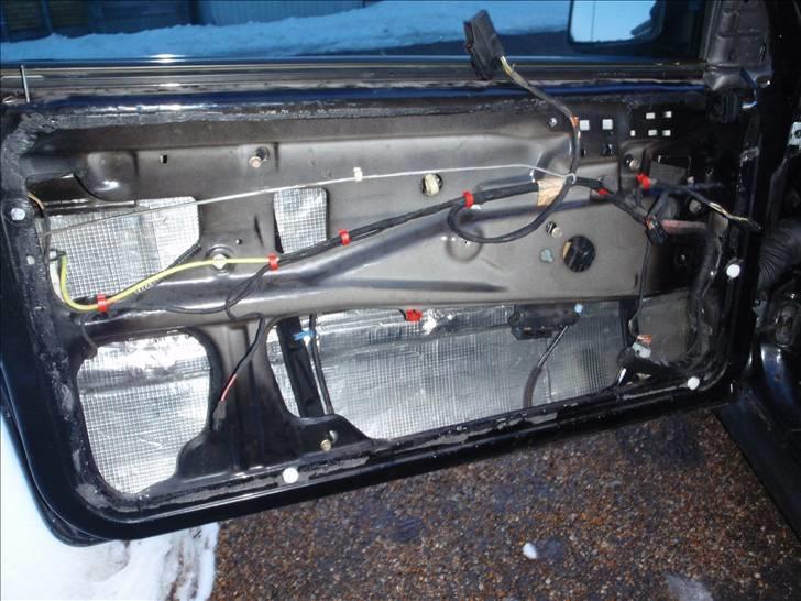 Golf GTI - Lydisolering og kabel føring - Da vi ikke nåede at isolere dørene i weekenden. Har jeg efterfølgende gjort det selv. billede 67