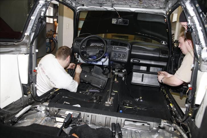 Golf GTI - Lydisolering og kabel føring billede 62