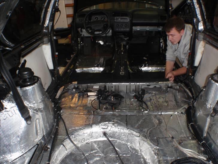 Golf GTI - Lydisolering og kabel føring billede 61