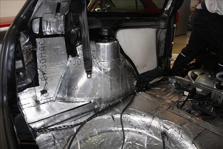 Golf GTI - Lydisolering og kabel føring billede 59