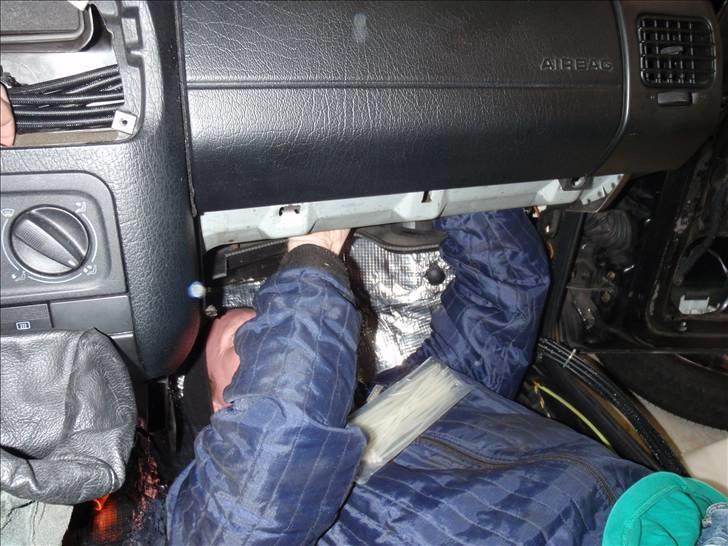 Golf GTI - Lydisolering og kabel føring - Søndag den 14. februar 2010

Jesper T. tørned til trods sygdom.. Tusind tak :D billede 41