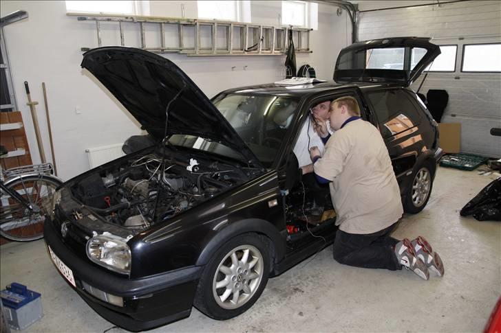 Golf GTI - Lydisolering og kabel føring billede 29