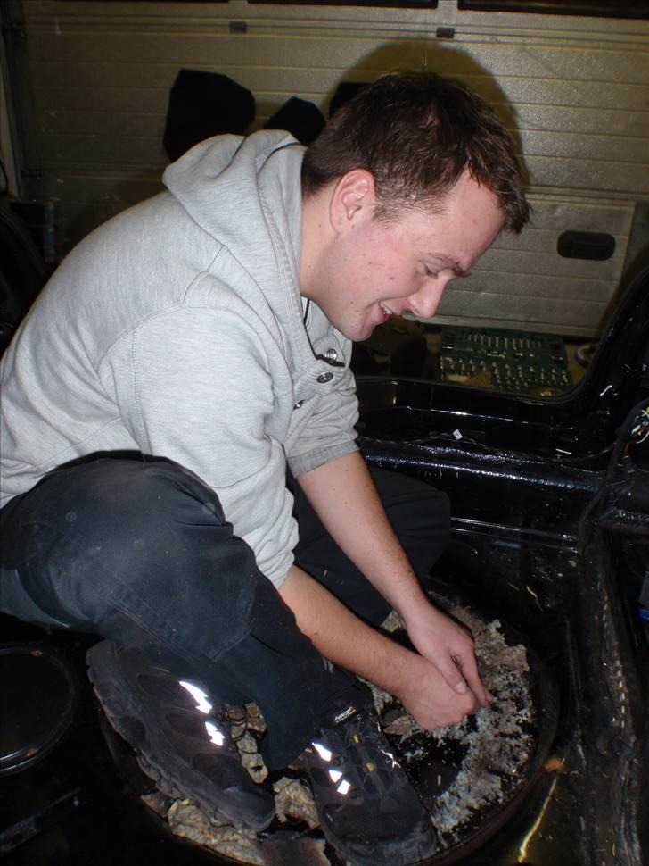 Golf GTI - Lydisolering og kabel føring billede 22