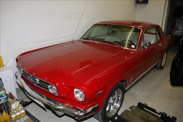 Golf GTI - Lydisolering og kabel føring - Lækker Ford Mustang GT V8, fra 1965 som selvskab..
Tjek den ud her: http://www.bilgalleri.dk/html/gal_visbil.asp?ID=121071 billede 12