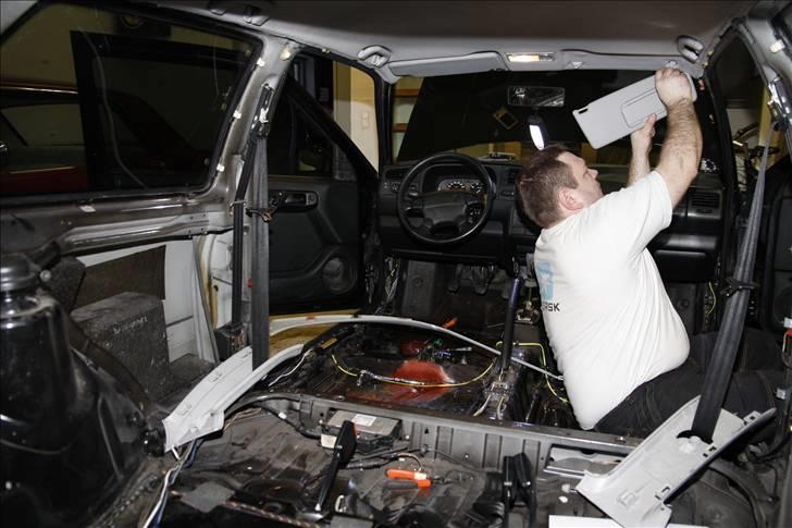 Golf GTI - Lydisolering og kabel føring billede 11