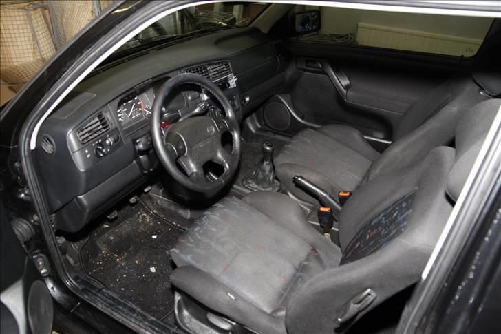 Golf GTI - Lydisolering og kabel føring billede 3