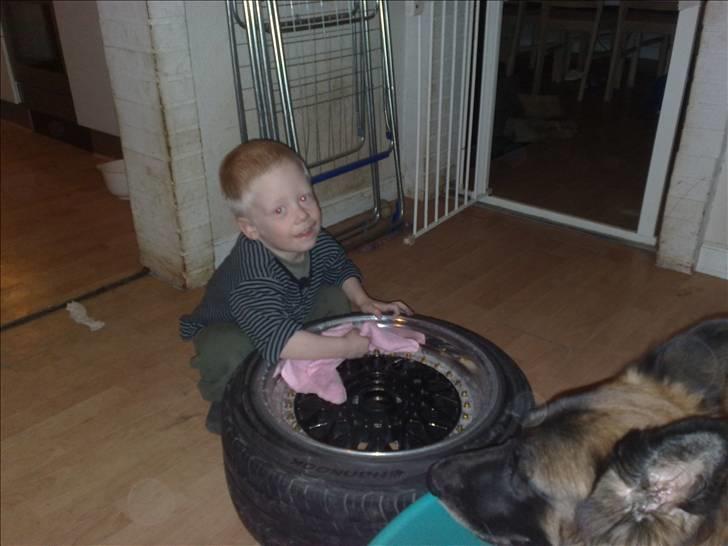 Renovering a mine bbs rm 012 - Sønnike hjælper til billede 6