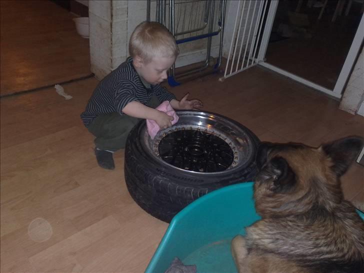 Renovering a mine bbs rm 012 - Han går op i det :-) billede 9