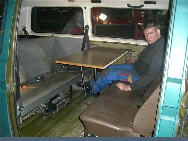 Vw caravelle æ' party bus - Hansen, mester mekanikeren. har fundet sin plads billede 39